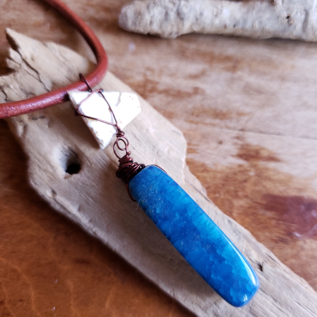 Blue Crackled Agate X Seashell Leather Necklace 18$